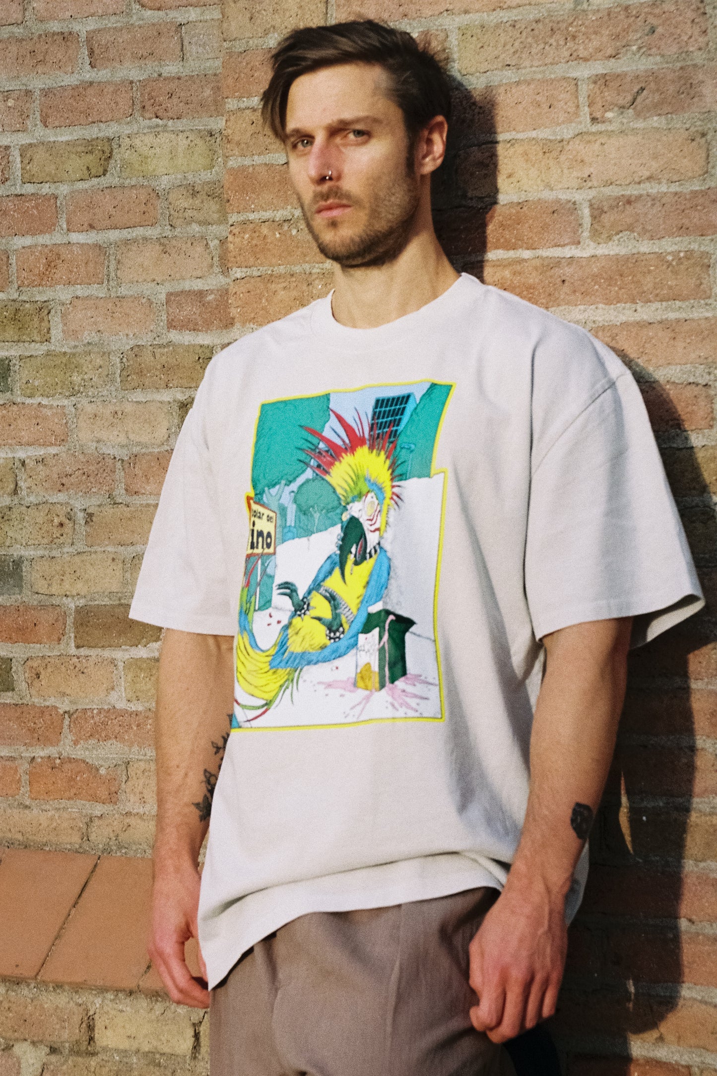 Punk Macaw of La Castellana Unisex Oversized T-Shirt – by Mondo Pupo