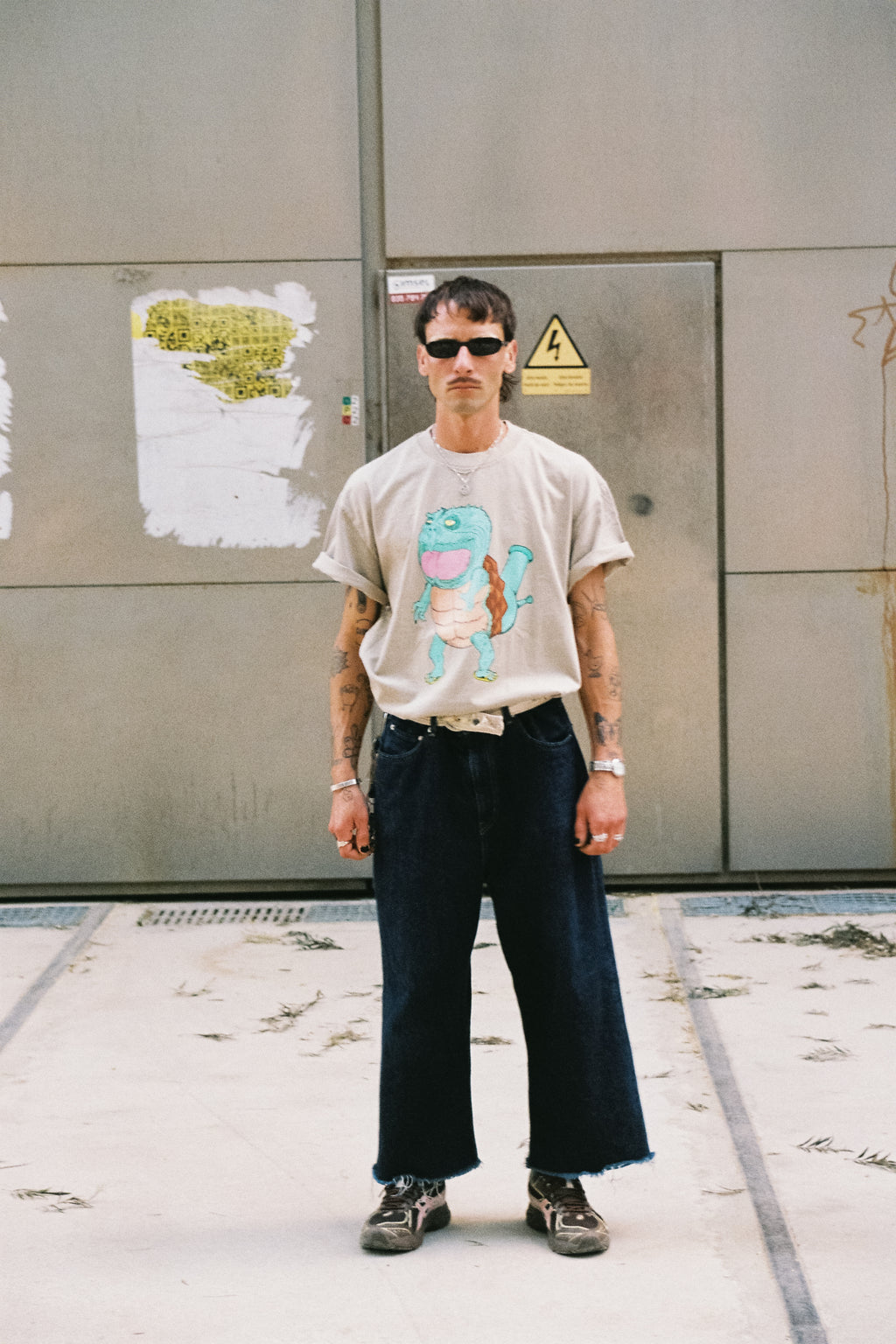 Bong Turtle Unisex Oversized T-Shirt – by Mondo Pupo