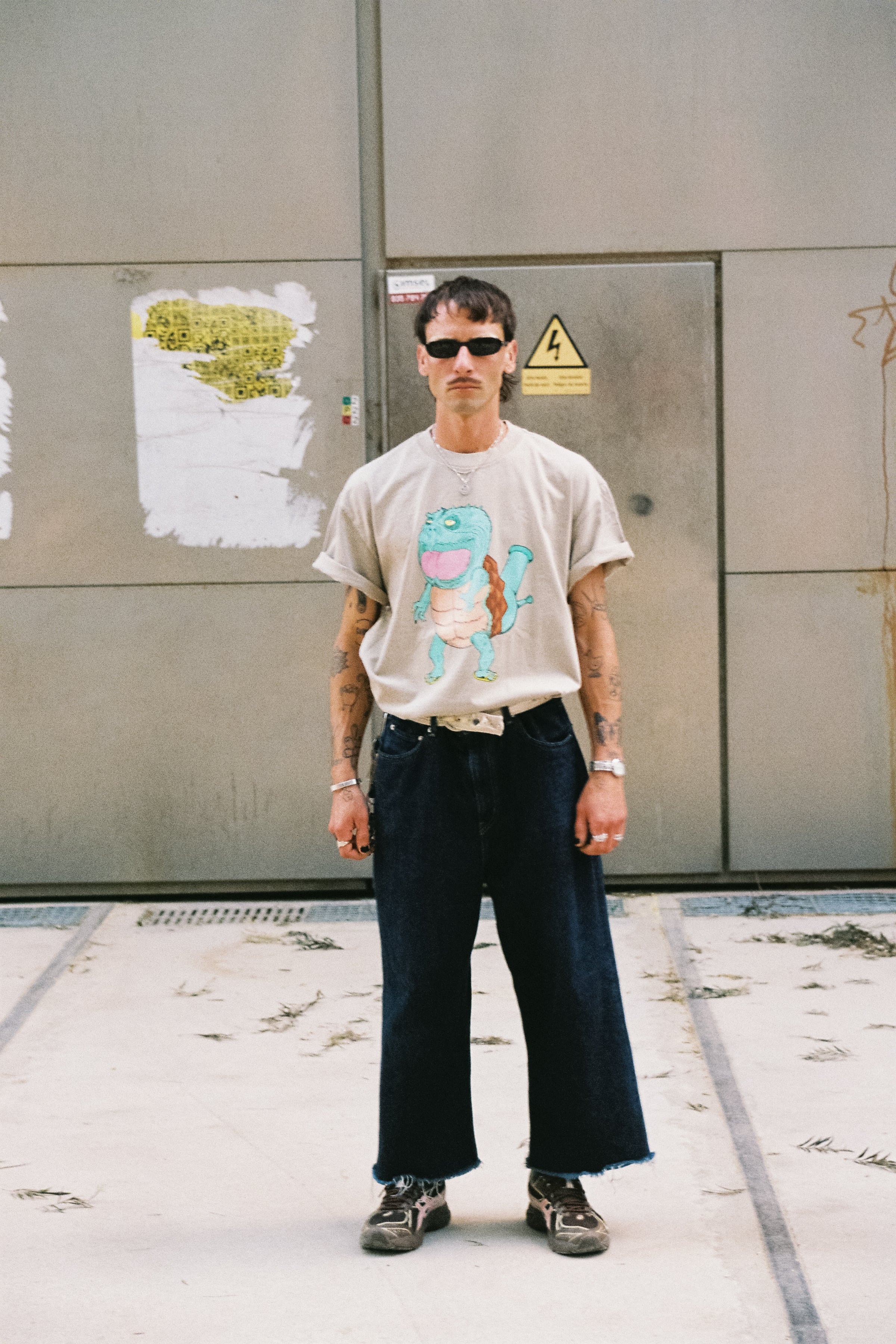 Bong Turtle Unisex Oversized T-Shirt – by Mondo Pupo