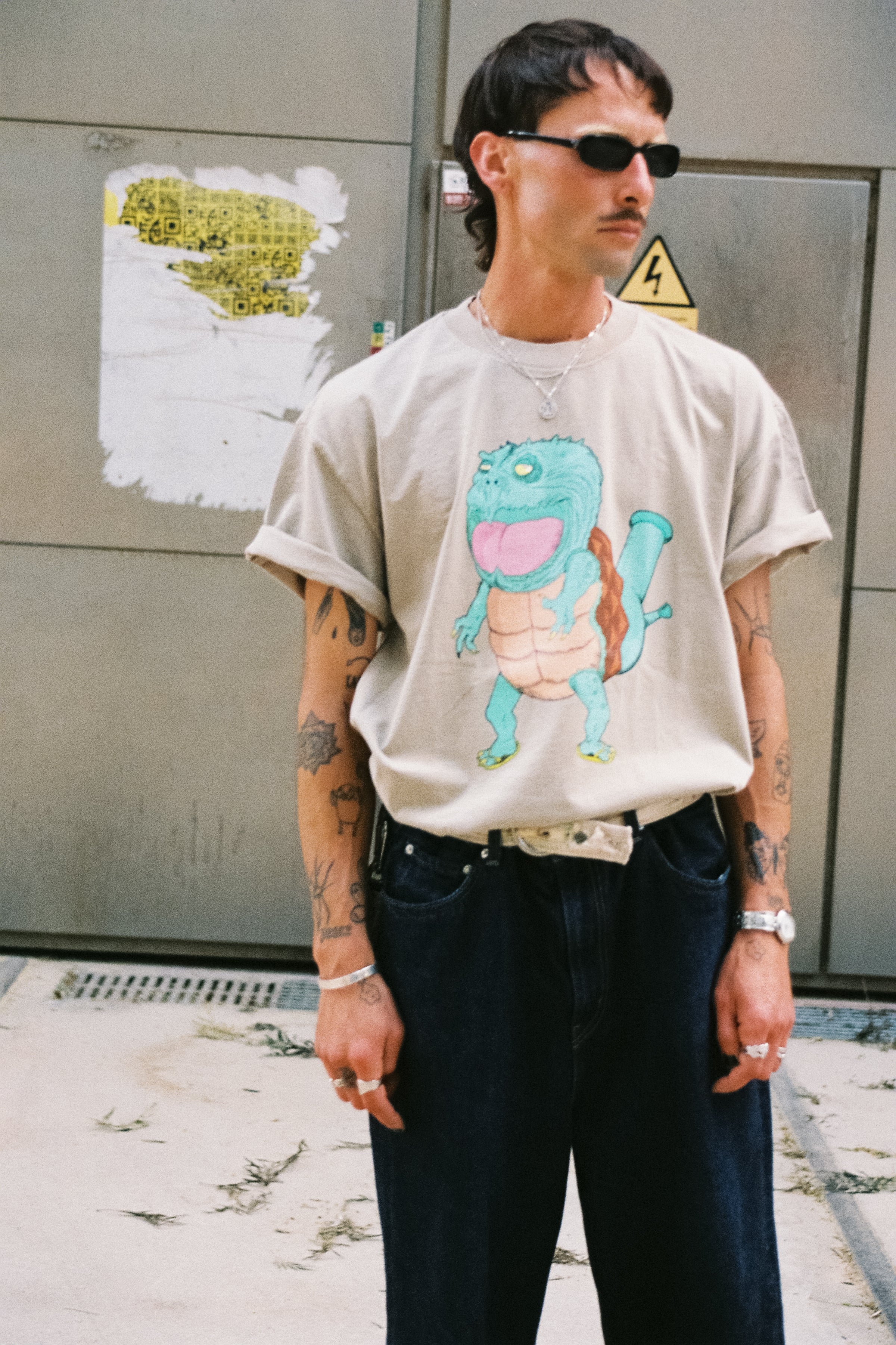 Bong Turtle Unisex Oversized T-Shirt – by Mondo Pupo